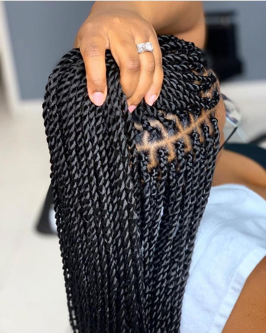 Senegalese twists with detailed parting